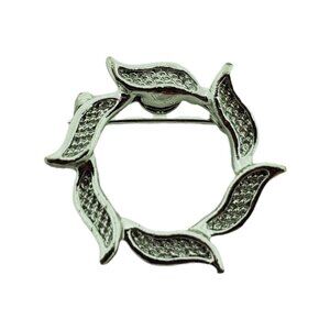 Vintage Signed Gerrys Silver Tone Wreath Brooch Pin 1" With Leaf Design